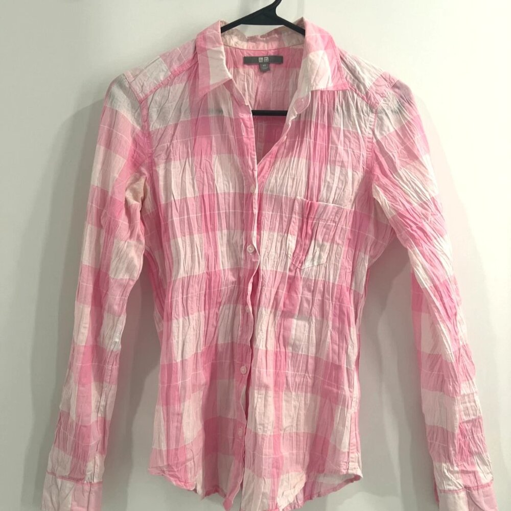 Classic and lightweight Uniqlo button-down shirt in a soft pink and white plaid